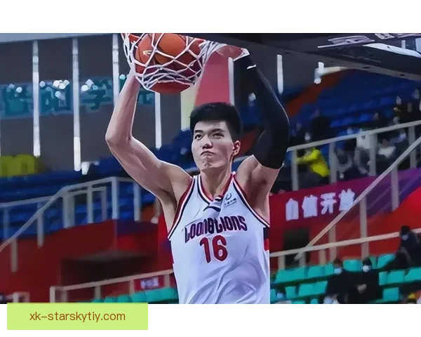 虚惊一场焦泊乔崴脚无碍出席会